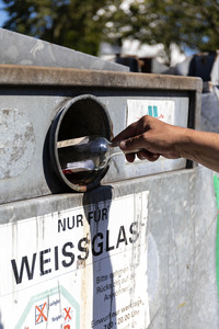 Symbolfoto Altglascontainer