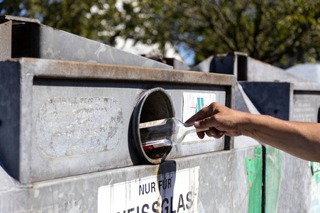 Symbolfoto Altglascontainer
