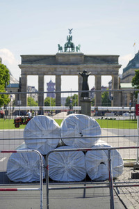 Aufbau der Fan-Zone zur Fußball-Europameisterschaft UEFA EURO 2024 in Berlin