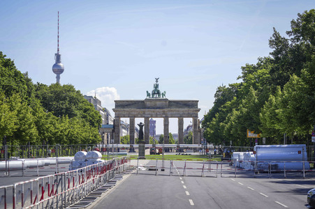 Aufbau der Fan-Zone zur Fußball-Europameisterschaft UEFA EURO 2024 in Berlin