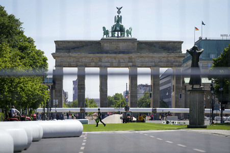 Aufbau der Fan-Zone zur Fußball-Europameisterschaft UEFA EURO 2024 in Berlin