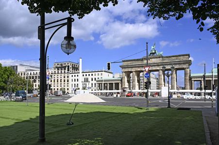 Aufbau der Fan-Zone zur Fußball-Europameisterschaft UEFA EURO 2024 in Berlin