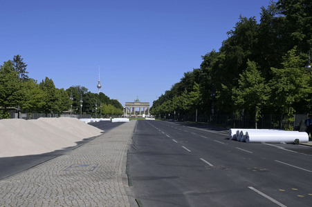 Aufbau der Fan-Zone zur Fußball-Europameisterschaft UEFA EURO 2024 in Berlin