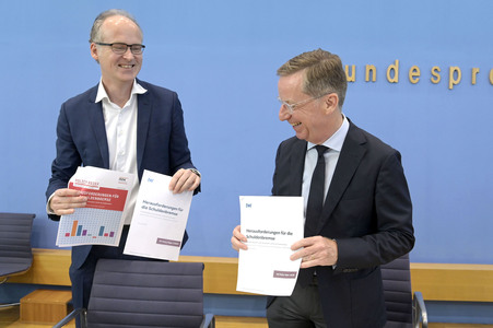 Bundespressekonferenz Vorstellung der Studie: Herausforderungen für die Schuldenbremse in Berlin