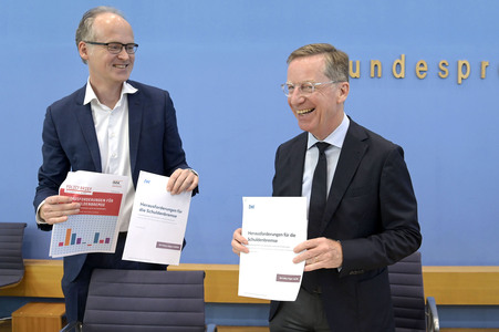 Bundespressekonferenz Vorstellung der Studie: Herausforderungen für die Schuldenbremse in Berlin