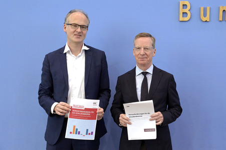Bundespressekonferenz Vorstellung der Studie: Herausforderungen für die Schuldenbremse in Berlin