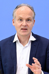 Bundespressekonferenz Vorstellung der Studie: Herausforderungen für die Schuldenbremse in Berlin