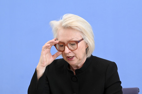 Bundespressekonferenz Vorstellung des Frühjahrsgutachten 2024 in Berlin