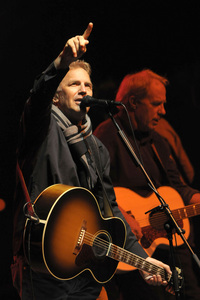 Konzert von Kevin Costner & Modern West in Bremen