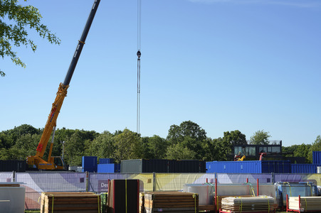Bühnenaufbauarbeiten für das Demokratiefest in Berlin