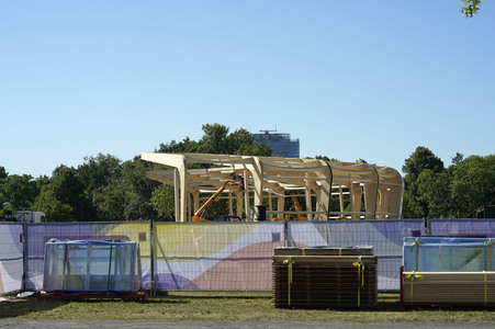 Bühnenaufbauarbeiten für das Demokratiefest in Berlin