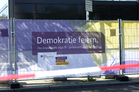Bühnenaufbauarbeiten für das Demokratiefest in Berlin