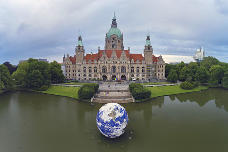Kunstinstallation Floating Earth in Hannover
