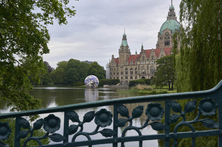 Kunstinstallation Floating Earth in Hannover
