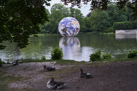 Kunstinstallation Floating Earth in Hannover