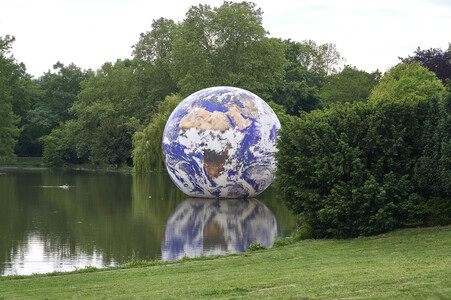 Kunstinstallation Floating Earth in Hannover