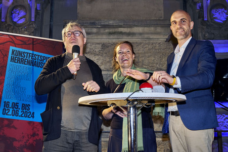 Kunstinstallation Floating Earth in Hannover