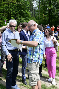 Gojko Mitic bei der Einweihung einer Sandstein-Stele in Rathen