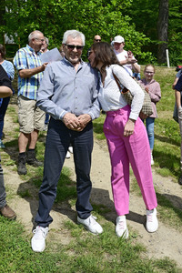 Gojko Mitic bei der Einweihung einer Sandstein-Stele in Rathen