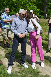 Gojko Mitic bei der Einweihung einer Sandstein-Stele in Rathen
