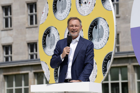 Präsentation des Sonderpostwertzeichens und der 11-Euro-Sammlermünze UEFA Fußball-Europameisterschaft 2024 in Berlin