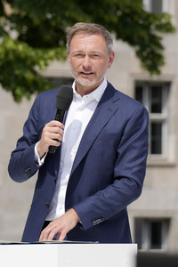 Präsentation des Sonderpostwertzeichens und der 11-Euro-Sammlermünze UEFA Fußball-Europameisterschaft 2024 in Berlin