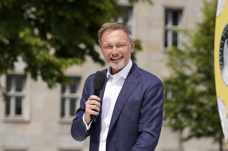 Präsentation des Sonderpostwertzeichens und der 11-Euro-Sammlermünze UEFA Fußball-Europameisterschaft 2024 in Berlin