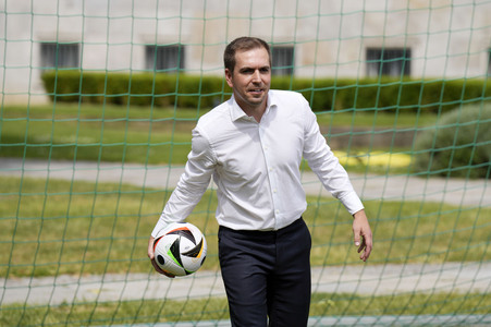 Präsentation des Sonderpostwertzeichens und der 11-Euro-Sammlermünze UEFA Fußball-Europameisterschaft 2024 in Berlin