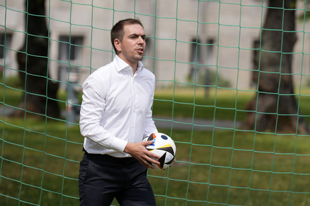 Präsentation des Sonderpostwertzeichens und der 11-Euro-Sammlermünze UEFA Fußball-Europameisterschaft 2024 in Berlin