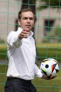 Präsentation des Sonderpostwertzeichens und der 11-Euro-Sammlermünze UEFA Fußball-Europameisterschaft 2024 in Berlin