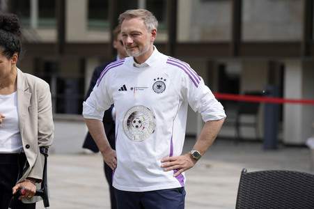 Präsentation des Sonderpostwertzeichens und der 11-Euro-Sammlermünze UEFA Fußball-Europameisterschaft 2024 in Berlin