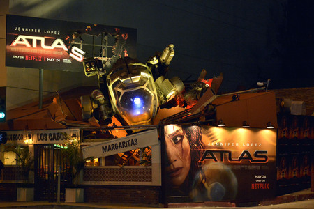 Werbung zum Netflix-Film 'Atlas' in Los Angeles