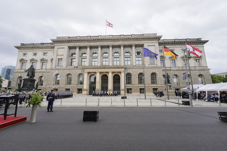 Feierliches Gelöbnis von Soldatinnen und Soldaten der Bundeswehr in Berlin