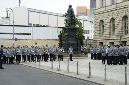Feierliches Gelöbnis von Soldatinnen und Soldaten der Bundeswehr in Berlin