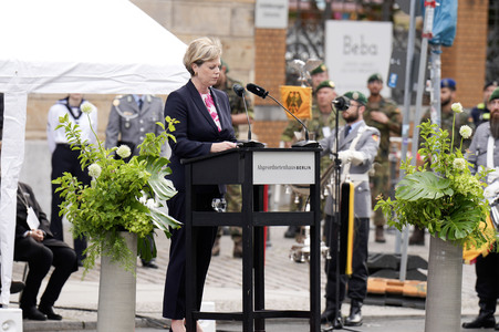 Feierliches Gelöbnis von Soldatinnen und Soldaten der Bundeswehr in Berlin