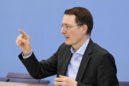 Bundespressekonferenz Kabinettsbeschluss zum Versorgungsstärkungsgesetz in Berlin