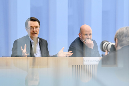 Bundespressekonferenz Kabinettsbeschluss zum Versorgungsstärkungsgesetz in Berlin