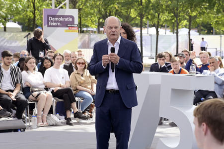 Demokratiefest zu 75 Jahren Grundgesetz in Berlin