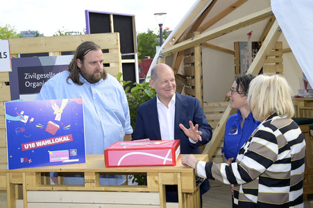 Demokratiefest zu 75 Jahren Grundgesetz in Berlin