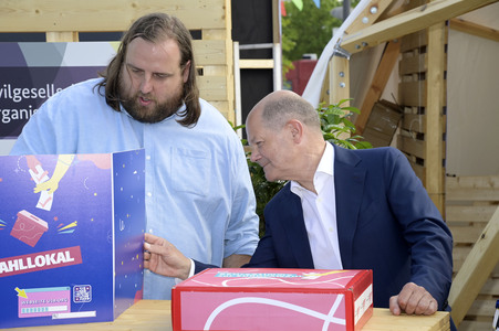 Demokratiefest zu 75 Jahren Grundgesetz in Berlin