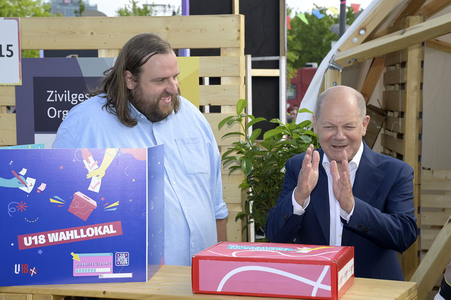 Demokratiefest zu 75 Jahren Grundgesetz in Berlin