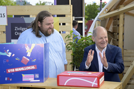 Demokratiefest zu 75 Jahren Grundgesetz in Berlin