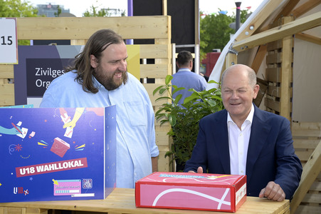 Demokratiefest zu 75 Jahren Grundgesetz in Berlin