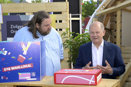 Demokratiefest zu 75 Jahren Grundgesetz in Berlin