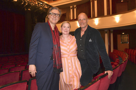 Theaterpremiere 'Die Kehrseite der Medaille' in München