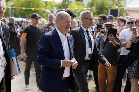 Demokratiefest zu 75 Jahren Grundgesetz in Berlin