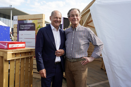 Demokratiefest zu 75 Jahren Grundgesetz in Berlin