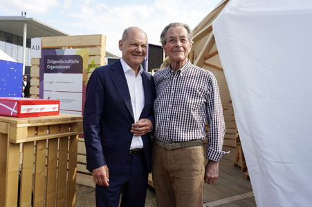 Demokratiefest zu 75 Jahren Grundgesetz in Berlin