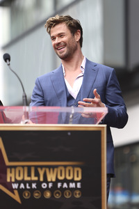 Chris Hemswoth erhält einen Stern auf dem Hollywood Walk of Fame in Los Angeles
