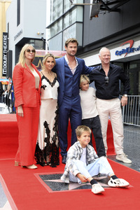 Chris Hemswoth erhält einen Stern auf dem Hollywood Walk of Fame in Los Angeles